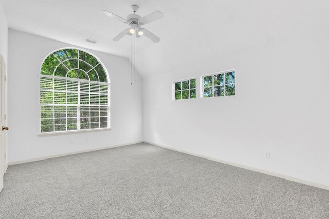 186 S Cochrans Green Cir, Spring, TX 77381