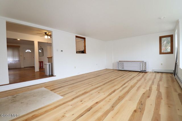 12 Nelson Avenue, Colonie, NY 12110