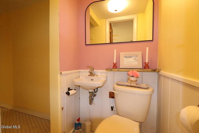 12 Nelson Avenue, Colonie, NY 12110