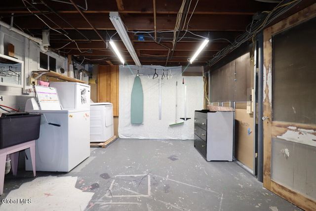 12 Nelson Avenue, Colonie, NY 12110