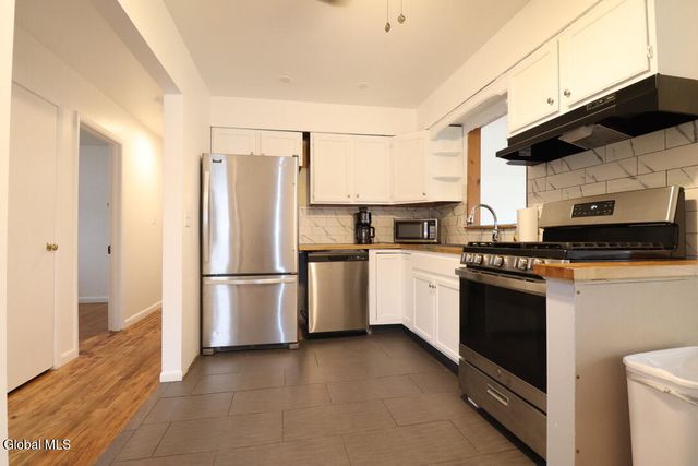 12 Nelson Avenue, Colonie, NY 12110