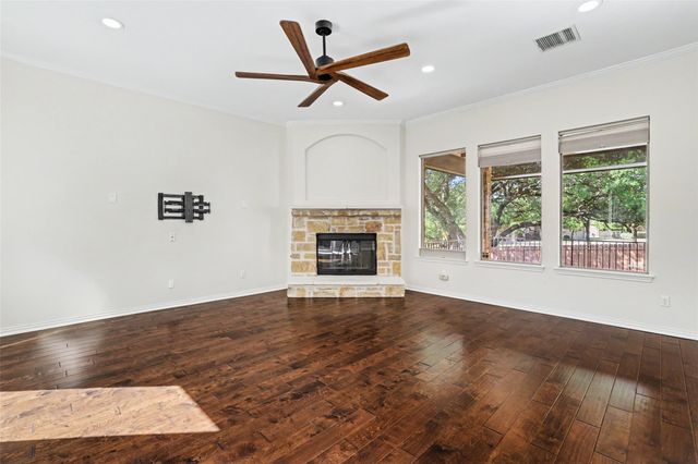 1020 Winding Way DR, Georgetown, TX 78628