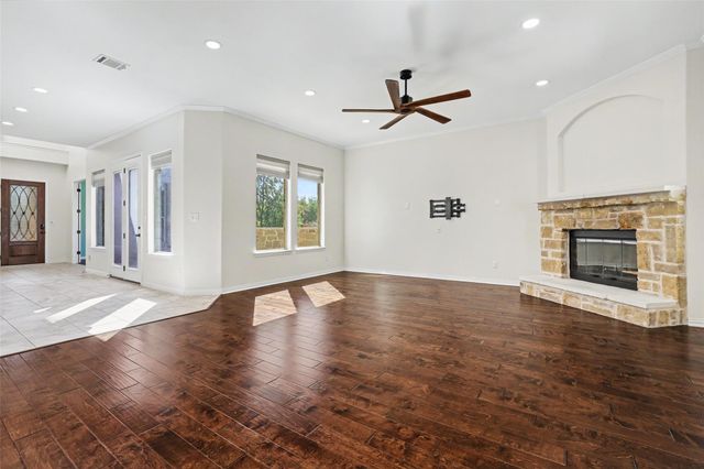 1020 Winding Way DR, Georgetown, TX 78628