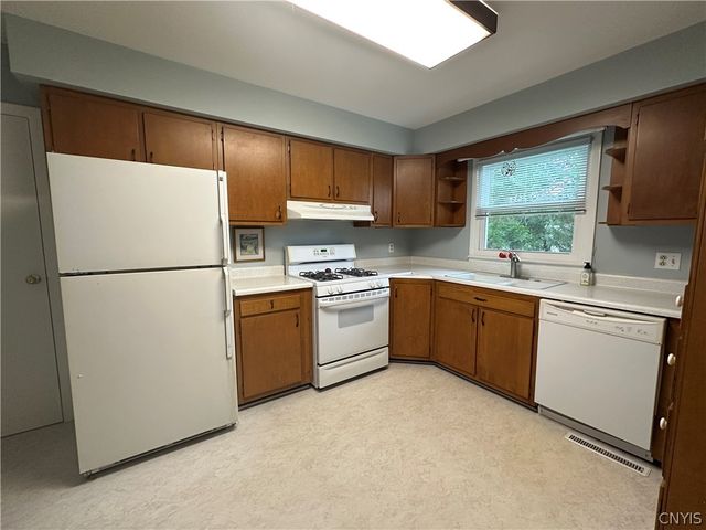 103 Grove Ave Extension, Auburn, NY 13021