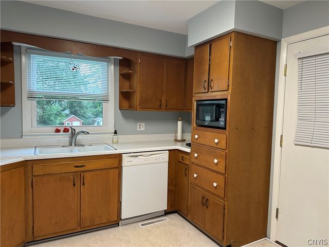 103 Grove Ave Extension, Auburn, NY 13021