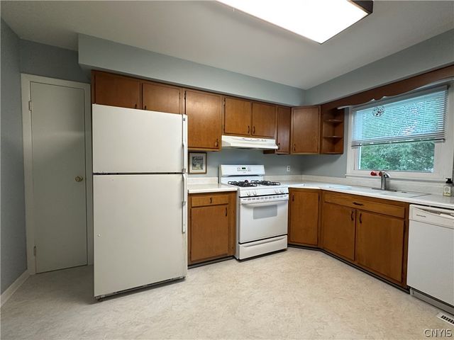 103 Grove Ave Extension, Auburn, NY 13021