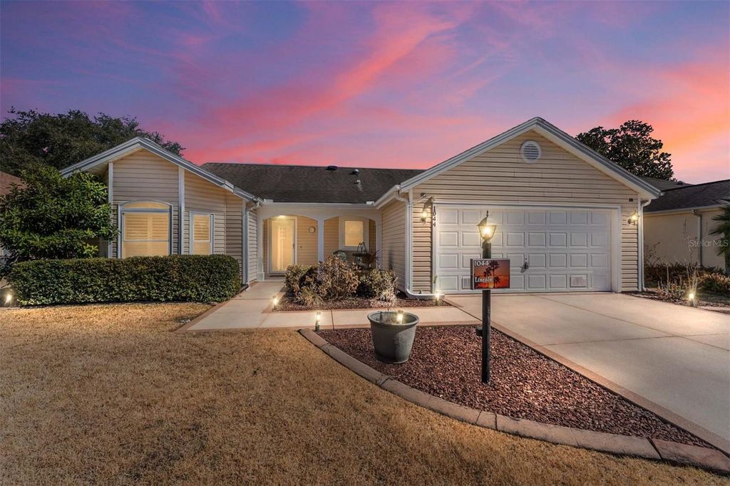 Image 2 of property listing at 1044 SOLEDAD WAY, The Villages, FL 32159