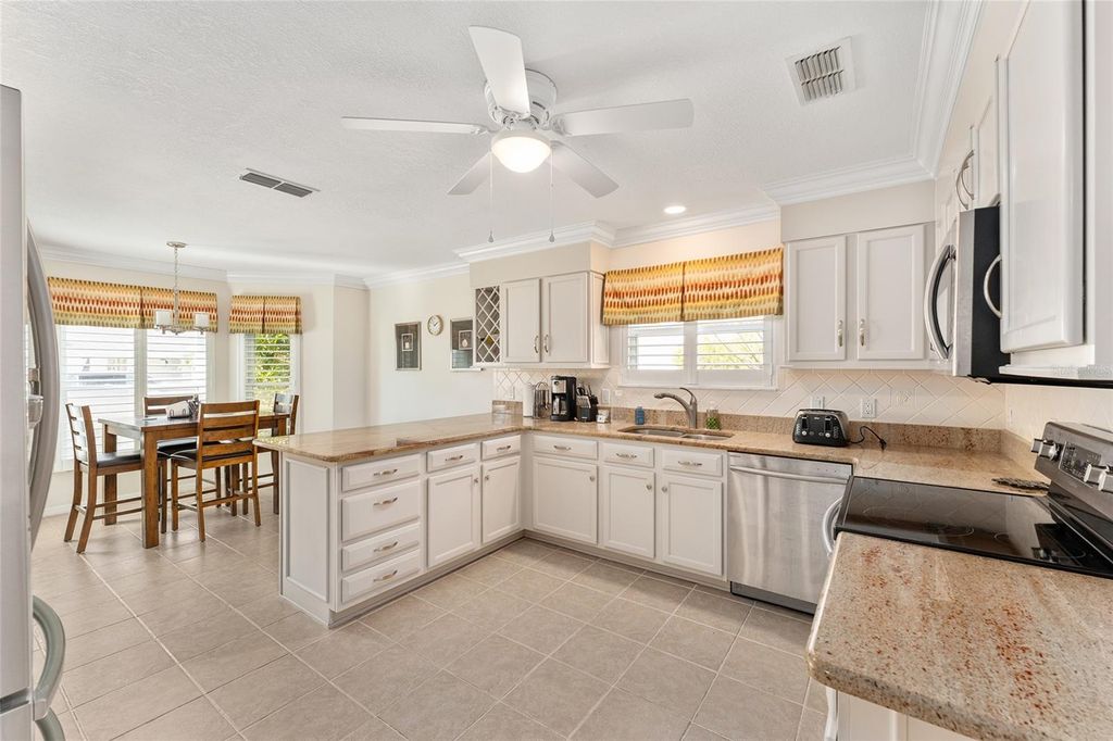 Image 11 of property listing at 1044 SOLEDAD WAY, The Villages, FL 32159