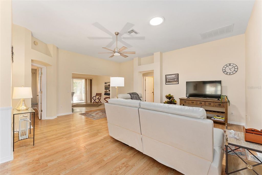 Image 18 of property listing at 1044 SOLEDAD WAY, The Villages, FL 32159