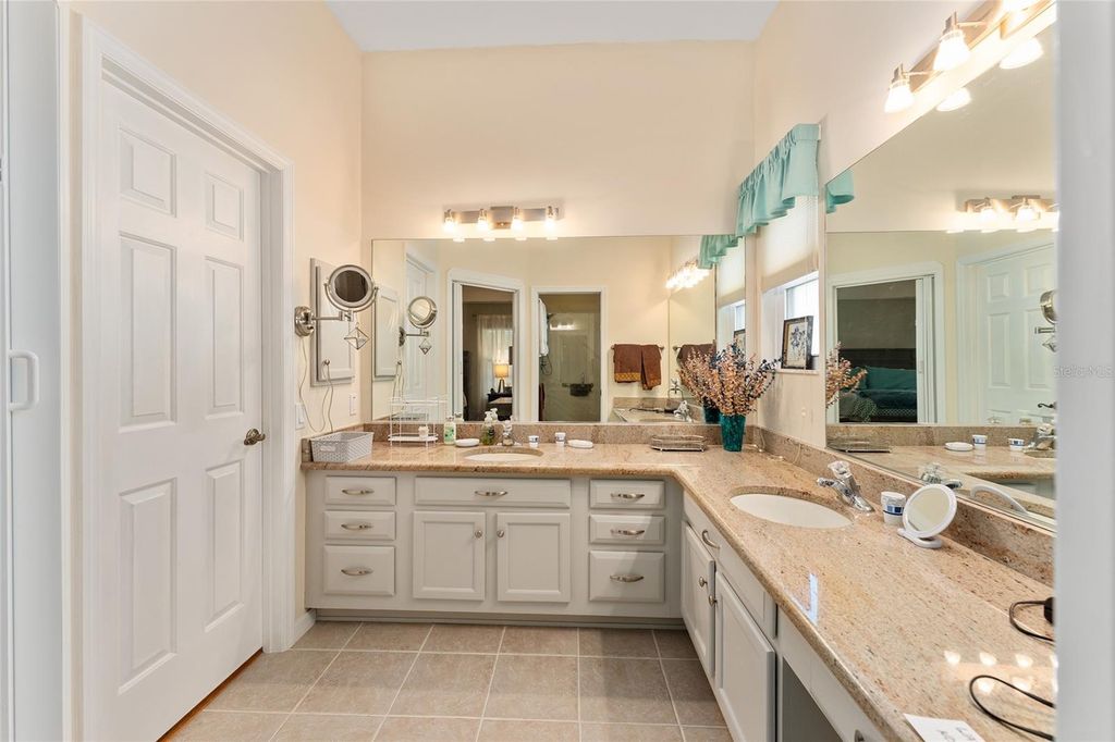 Image 25 of property listing at 1044 SOLEDAD WAY, The Villages, FL 32159