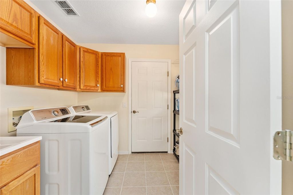 Image 35 of property listing at 1044 SOLEDAD WAY, The Villages, FL 32159