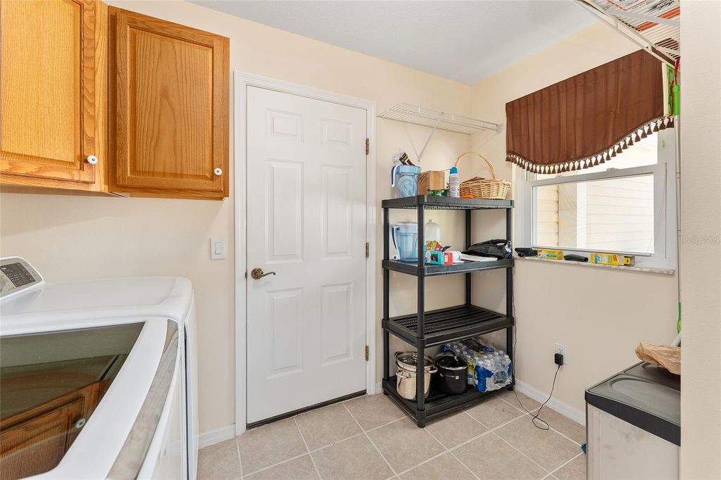 Image 36 of property listing at 1044 SOLEDAD WAY, The Villages, FL 32159