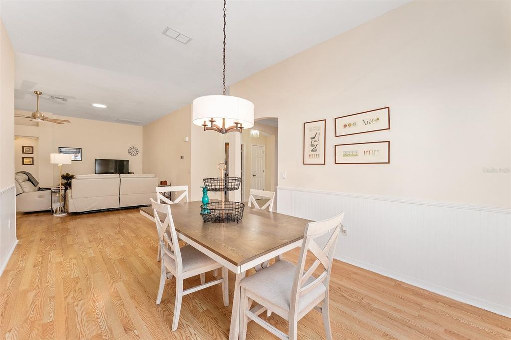 Image 10 of property listing at 1044 SOLEDAD WAY, The Villages, FL 32159