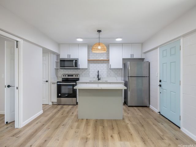 54 Maluniu Avenue, Kailua, HI 96734