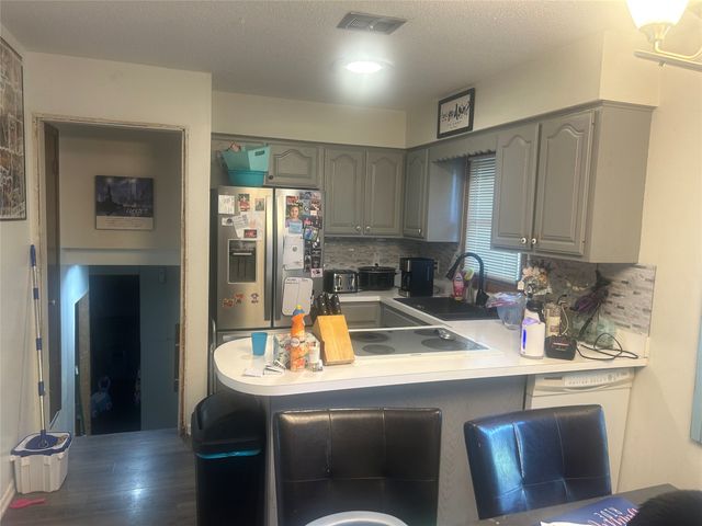 1111 N 10th Avenue E, Newton, IA 50208