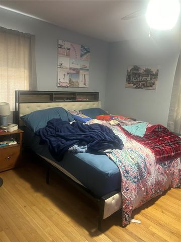 1111 N 10th Avenue E, Newton, IA 50208