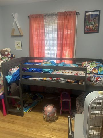 1111 N 10th Avenue E, Newton, IA 50208