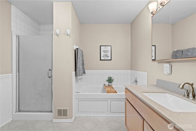 16305 44th Street Ct E, Lake Tapps, WA 98391