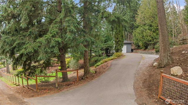 16305 44th Street Ct E, Lake Tapps, WA 98391