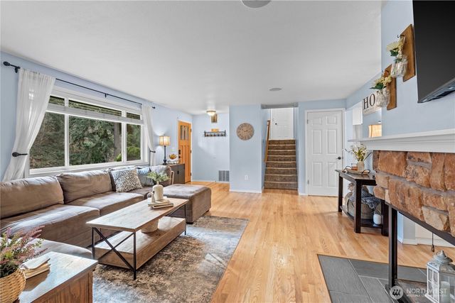 16305 44th Street Ct E, Lake Tapps, WA 98391