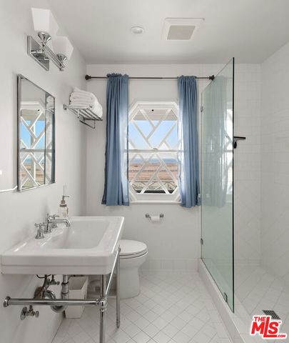 605 N Palisades Beach Road, Santa Monica, CA 90402