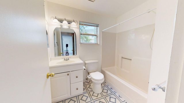 2201 S Huron Parkway 1, Ann Arbor, MI 48104