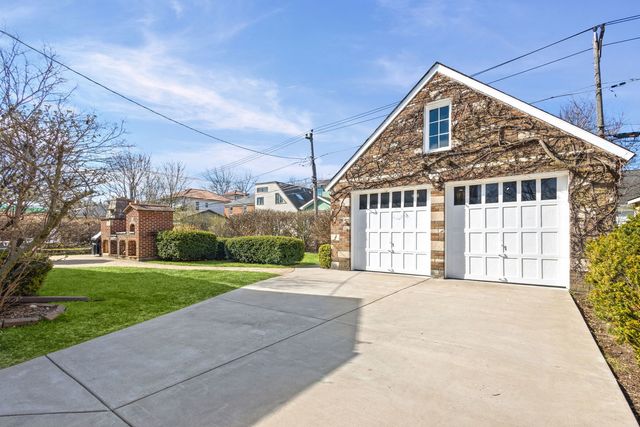 664 Burton Avenue, Highland Park, IL 60035