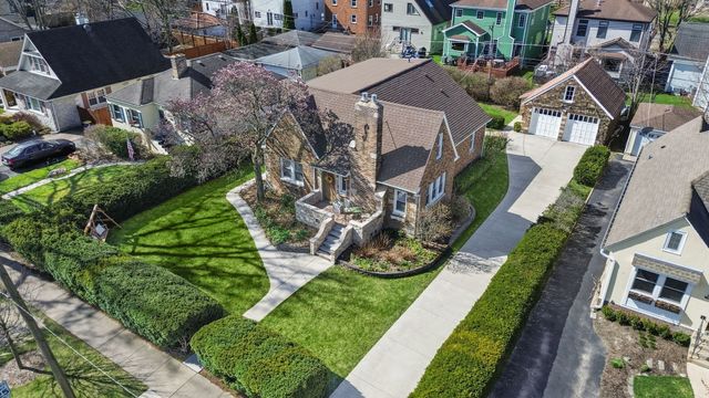 664 Burton Avenue, Highland Park, IL 60035