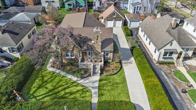 664 Burton Avenue, Highland Park, IL 60035