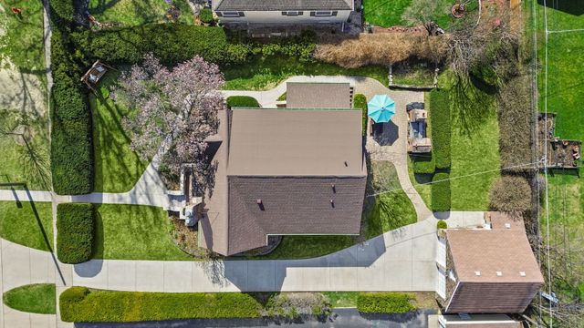 664 Burton Avenue, Highland Park, IL 60035