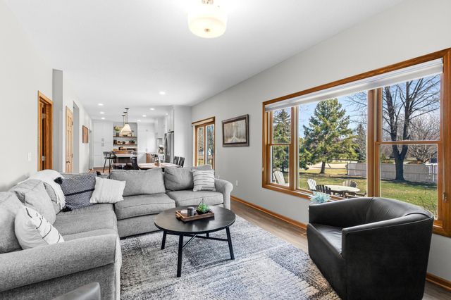 1316 Berwick Lane, Mahtomedi, MN 55115