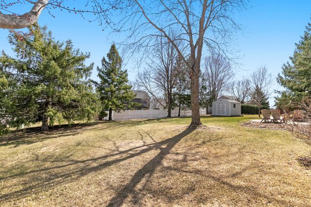 1316 Berwick Lane, Mahtomedi, MN 55115