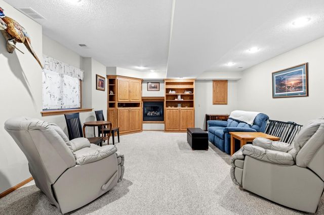 1316 Berwick Lane, Mahtomedi, MN 55115