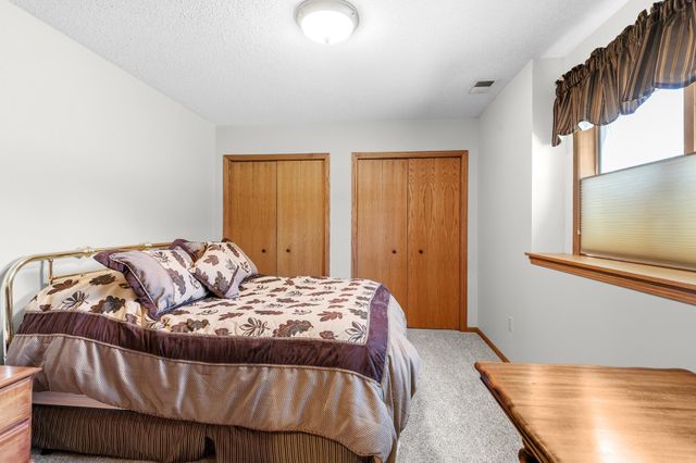 1316 Berwick Lane, Mahtomedi, MN 55115