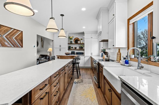 1316 Berwick Lane, Mahtomedi, MN 55115