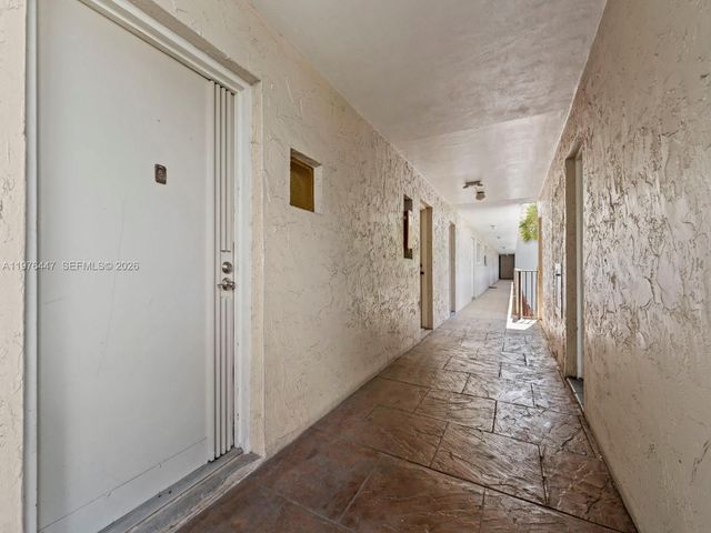 6900 N Kendall Dr A203, Pinecrest, FL 33156