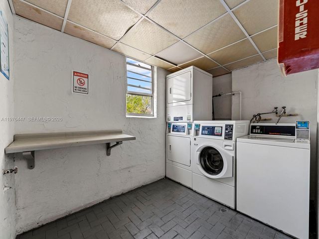 6900 N Kendall Dr A203, Pinecrest, FL 33156