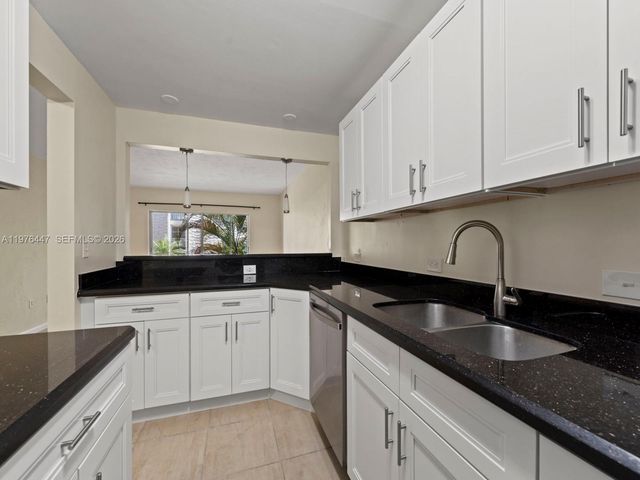 6900 N Kendall Dr A203, Pinecrest, FL 33156