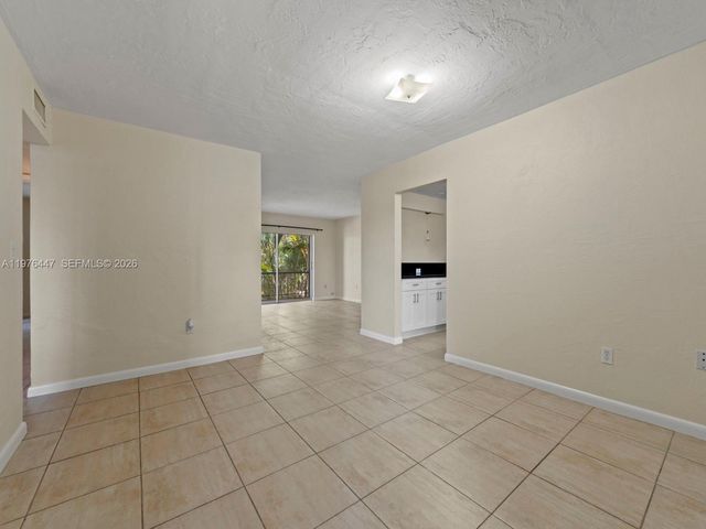 6900 N Kendall Dr A203, Pinecrest, FL 33156