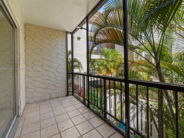 6900 N Kendall Dr A203, Pinecrest, FL 33156