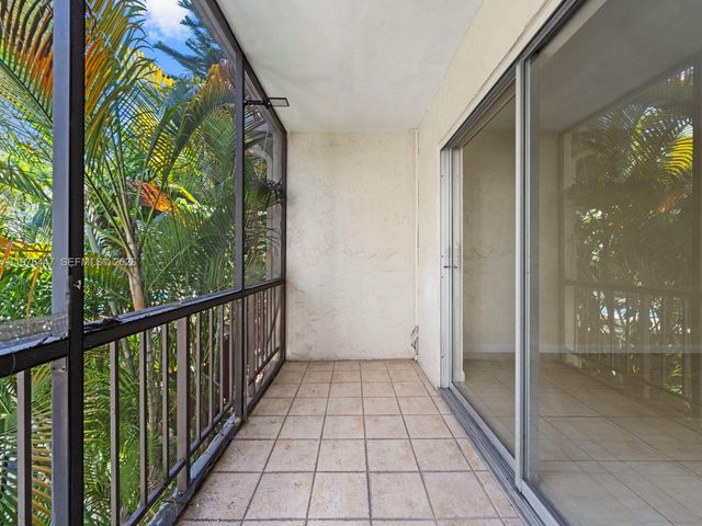 6900 N Kendall Dr A203, Pinecrest, FL 33156