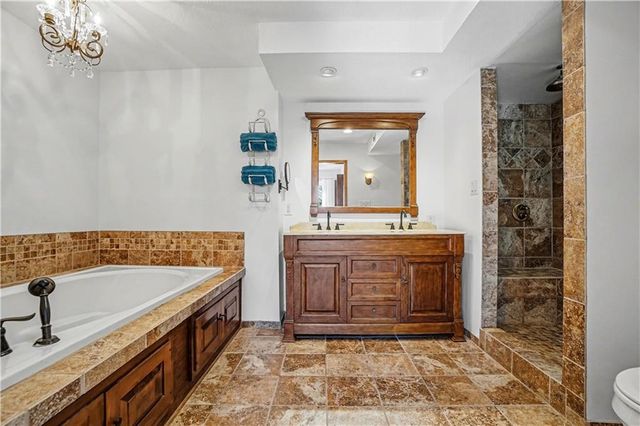 13319 Darlin Drive, Smithville, MO 64089