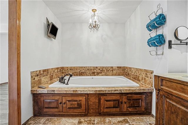 13319 Darlin Drive, Smithville, MO 64089