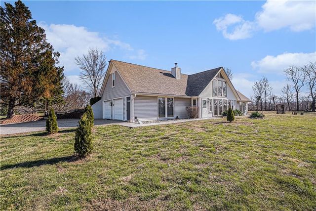 13319 Darlin Drive, Smithville, MO 64089