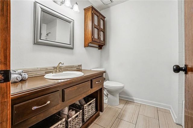 13319 Darlin Drive, Smithville, MO 64089