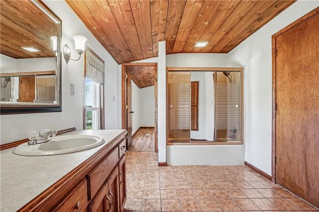 13319 Darlin Drive, Smithville, MO 64089