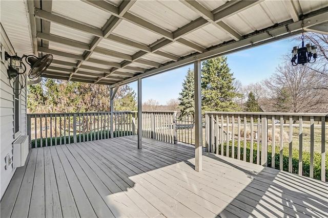 13319 Darlin Drive, Smithville, MO 64089