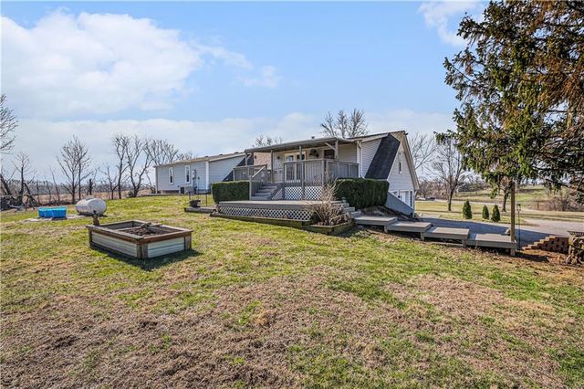 13319 Darlin Drive, Smithville, MO 64089
