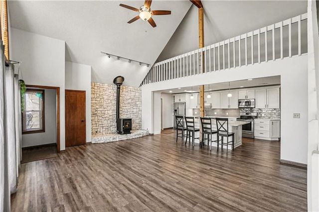 13319 Darlin Drive, Smithville, MO 64089