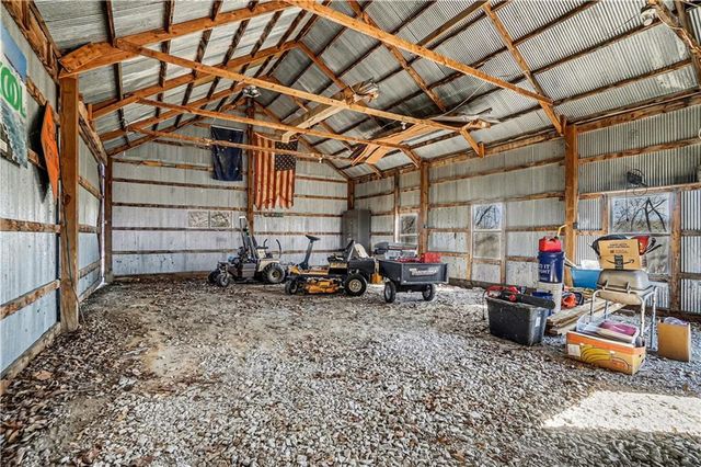 13319 Darlin Drive, Smithville, MO 64089
